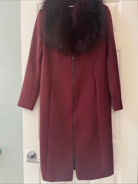 NWOT WHBM Burgundy wool blend zip up dress coat with faux fur collar